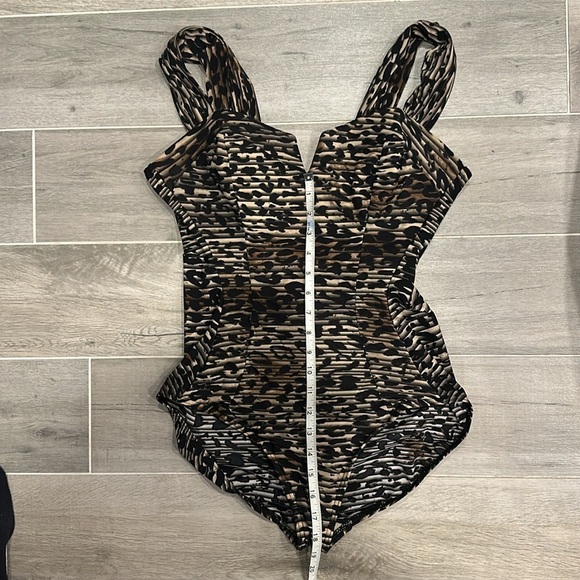 Miracle Suit Purrfection Escape One Leopard Print One Piece Swimsuit 6 - Picture 5 of 9